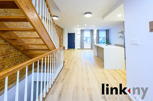 Rented by Link NY Realty | media 1