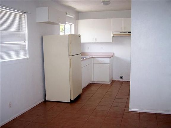 Front kitchen - new tile