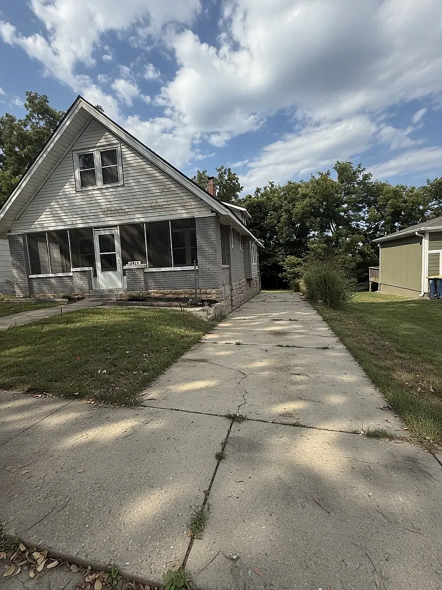 3 bed, 1.5 bath, 1182 sqft, $1,395 — Photo 2