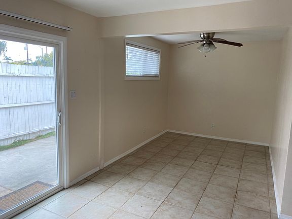 Kitchen nook / dining area