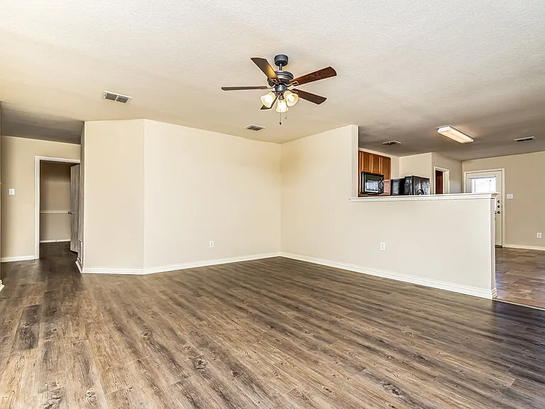 1118 Antoinette Dr — Photo 6