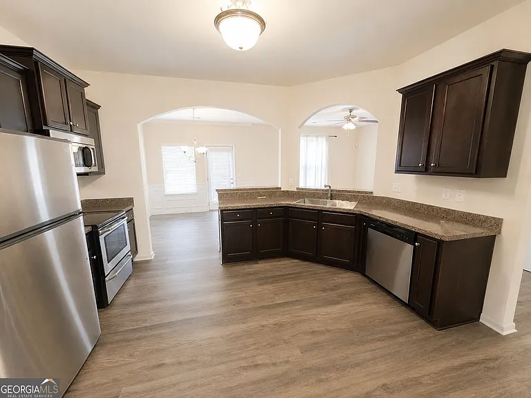 326 Lauren Dr — Photo 6