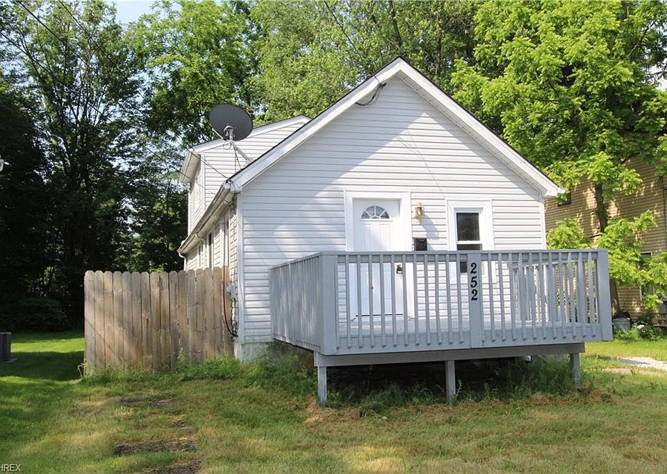 1st image of 252 E Marion St