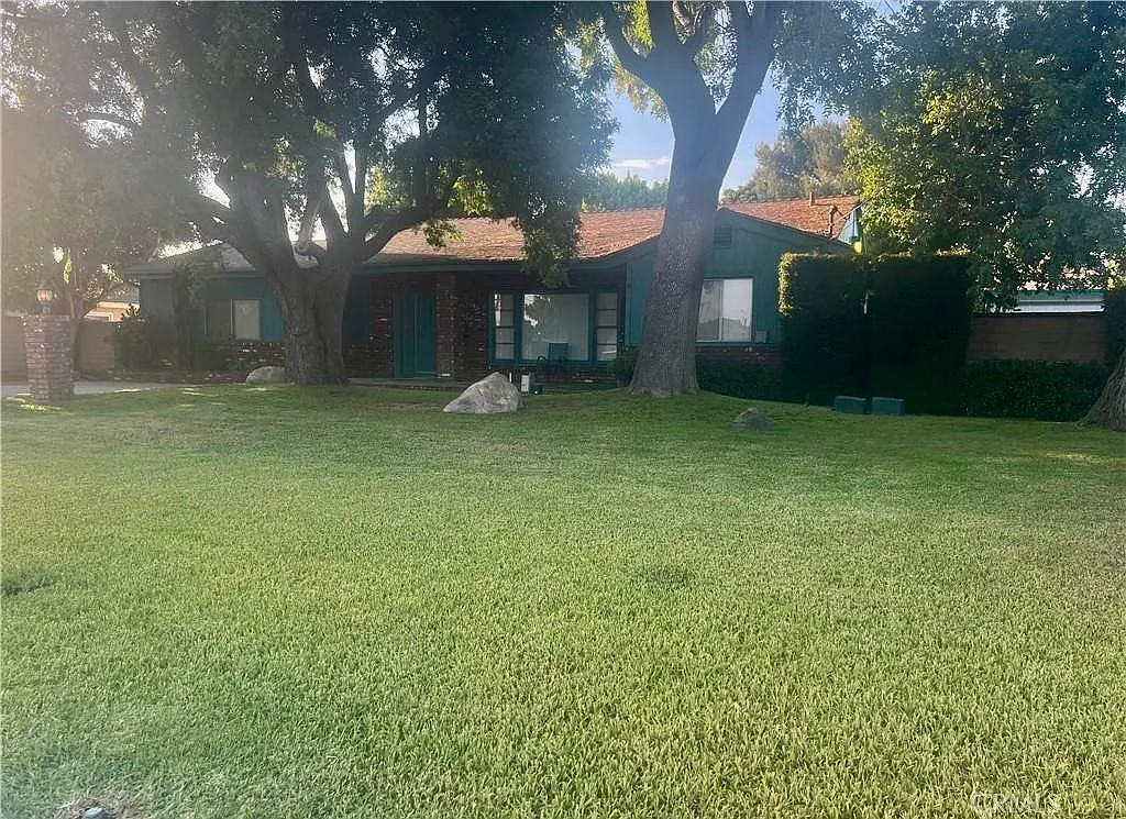 4 bed, 2.5 bath, 1715 sqft, $4,700 — Photo 4