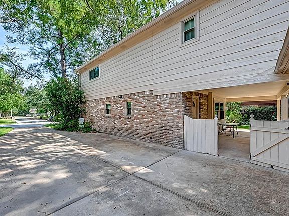3rd image of 15015 Pebble Bend Dr