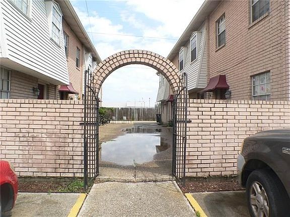 2nd image of 1425 Hickory Ave #B