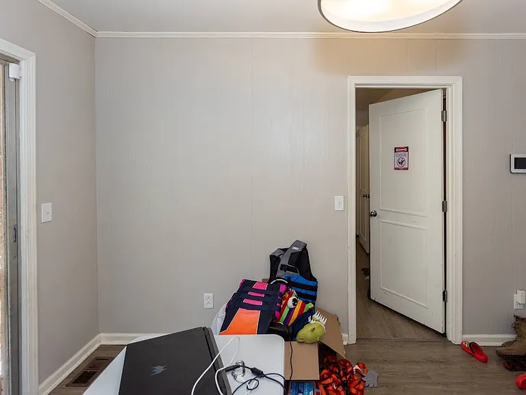 2411 Hunt Club Rd — Photo 10
