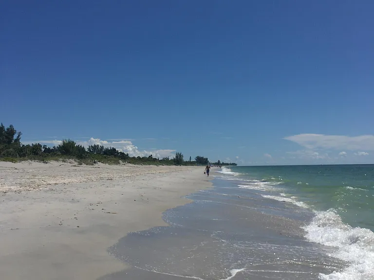 Manasota beach 1 min away.