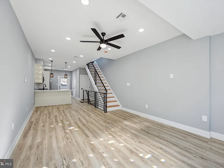 451 Fitzgerald St — Photo 2