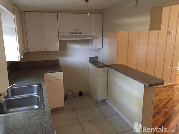 4th image of 809 Jeffcoat St