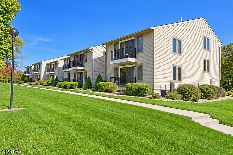 1st image of 76 Sam Bonnell Dr