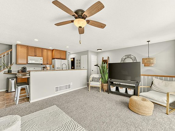 5th image of 687 Shardlow Pl NE