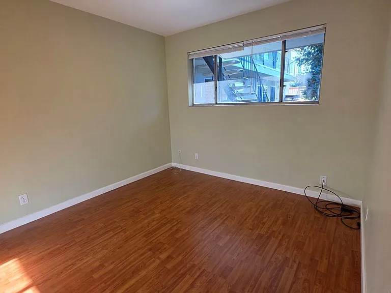 Juana Ave-475 — Photo 11