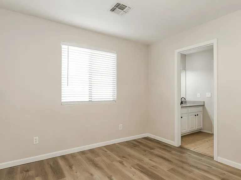8216 W Globe Ave — Photo 15