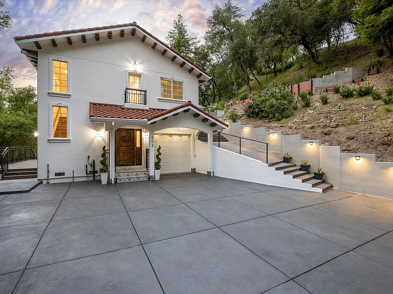 713 Wikiup Dr — Photo 2