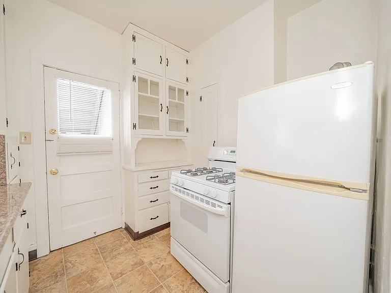 6031 Claremont Ave — Photo 6