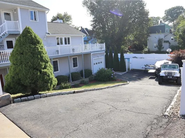 28 Smith Street, Derby, CT 06418