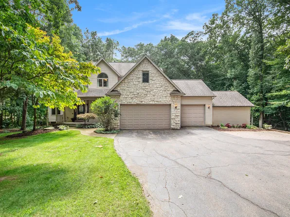 7917 Strawberry Ln NE, Belmont, MI 49306