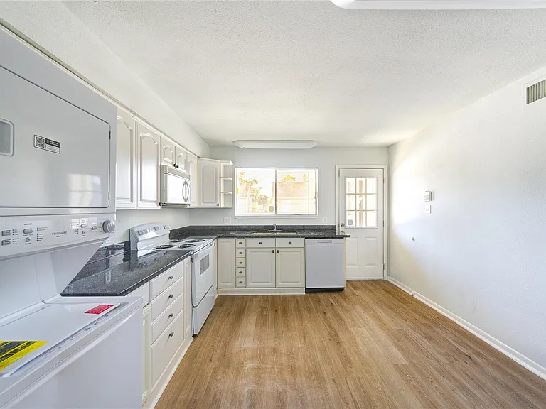 6401 Deihl Rd #505 — Photo 9