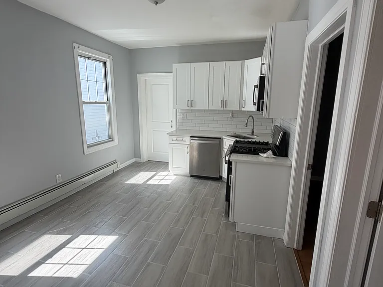 458 Livingston St #2 — Photo 3