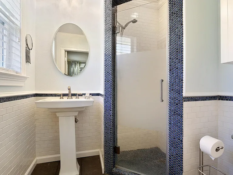 17 Central Dr — Photo 7
