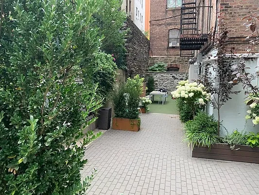 Rented by Qwest Residential Downtown LLC | media 31