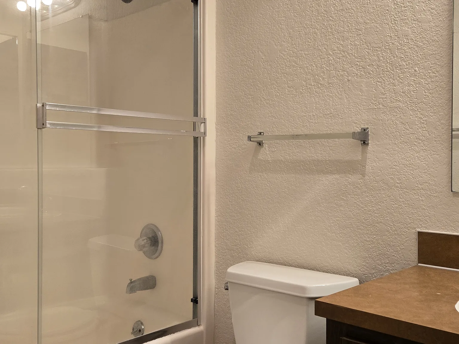 Studio, 400 sqft, $1,200 — Photo 4