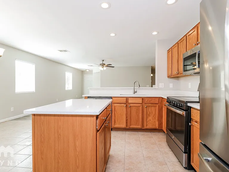 16812 W Marshall Ln — Photo 2