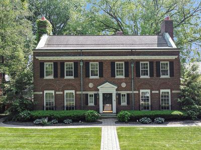 97 Touraine Rd, Grosse Pointe Farms, MI, 48236
