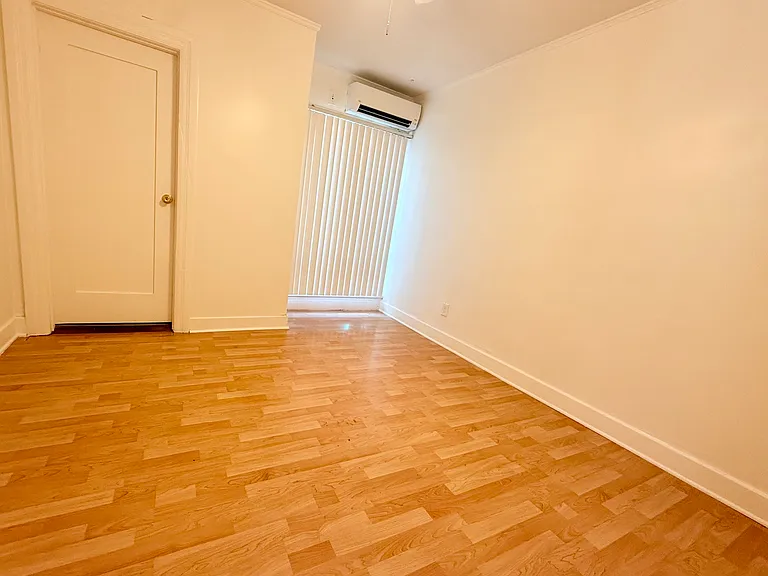 1511 1/2 N Hoover St — Photo 7