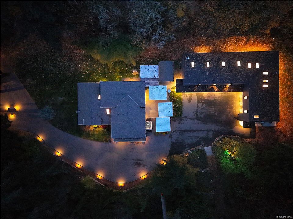 1st image of 851 Sayward Rd