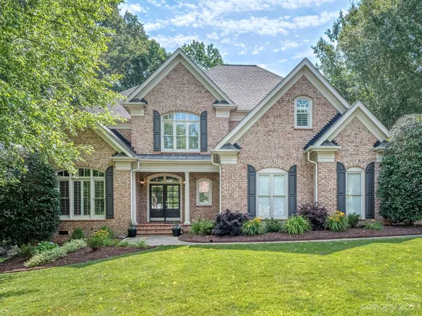 9113 Whispering Wind Dr, Charlotte, NC 28277
