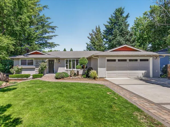 416 Piccadilly Cir, Medford, OR 97504