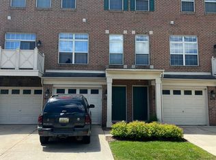 39760 Rockcrest Cir, Northville, MI 48168