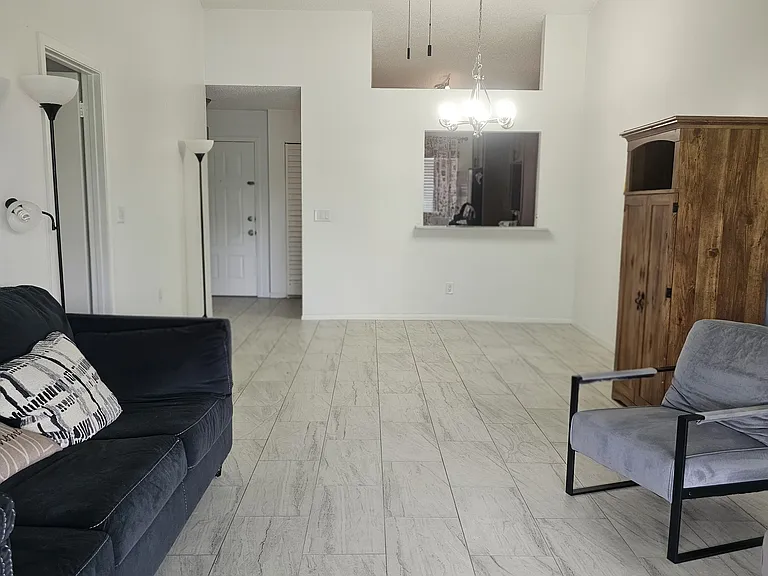800 Park Villa Cir — Photo 3
