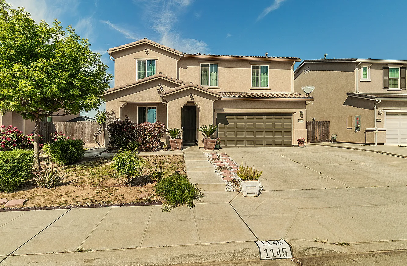 1145 S Clover Ave — Photo 2