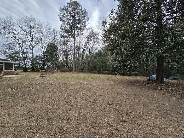 637 Sierra St — Photo 33