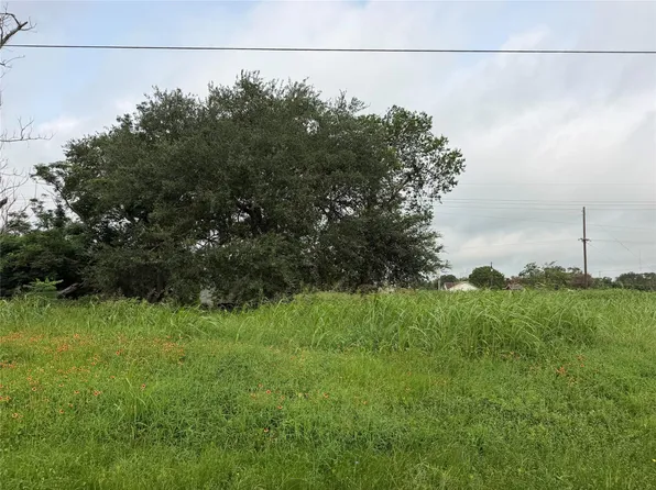 2702 14th St, Hempstead, TX 77445