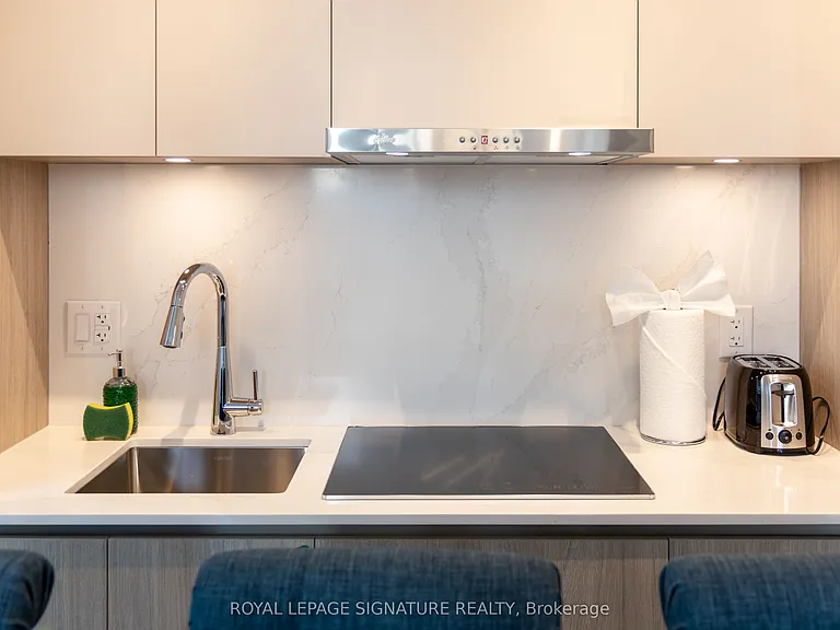 47 Mutual St #1002 — Photo 7
