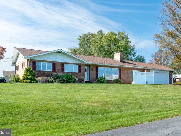 43 Arthur St, Hummelstown, PA 17036