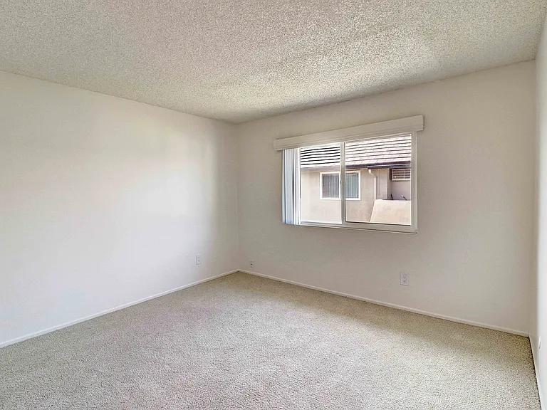 El Dorado Apartments — Photo 36