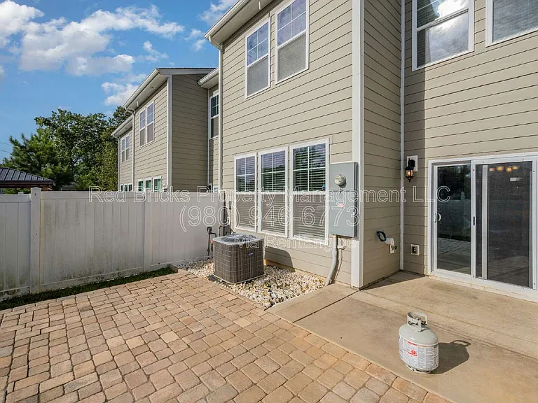 630 Cypress Glen Ln — Photo 20