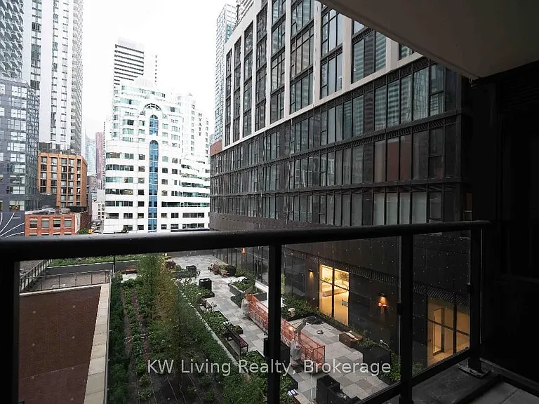 400 King St W #523 — Photo 21