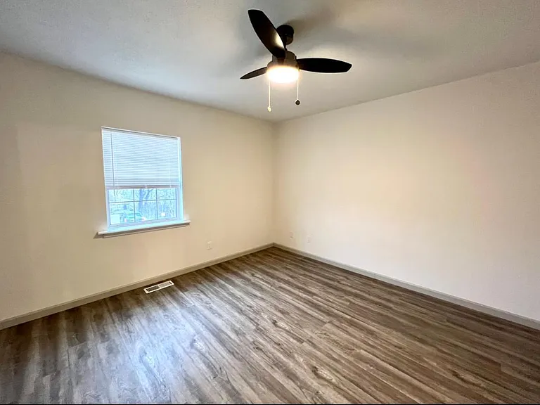 421 S Chestnut St — Photo 13