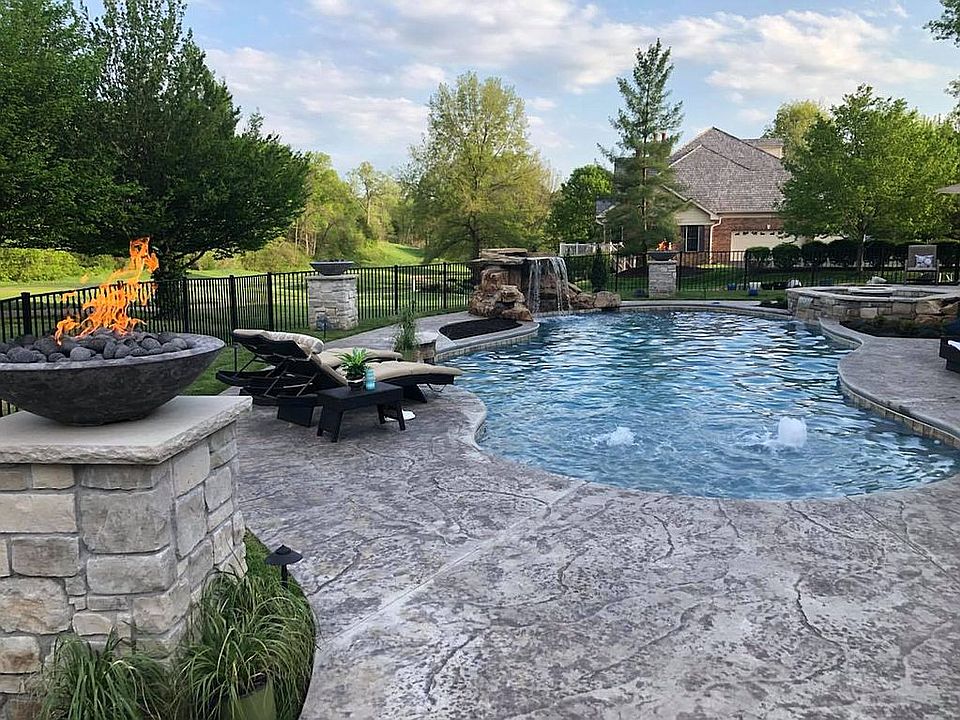 2nd image of 115 Club Creek Ct