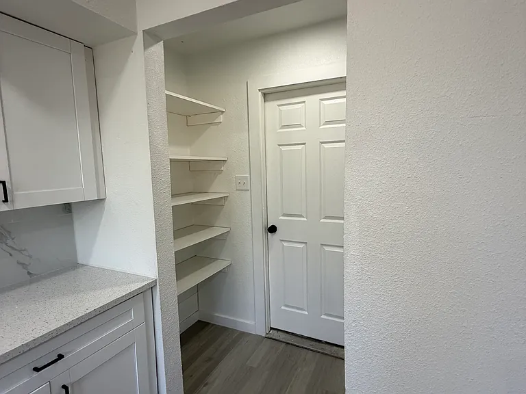 806 S Atkerson Ln — Photo 9
