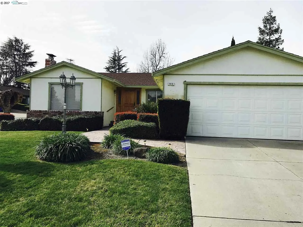 1016 Harrogate Way photo 1