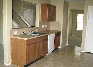 4 bed, 2.5 bath, 1944 sqft, $1,750 — Photo 4