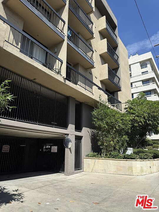 1st image of 7320 Hawthorn Ave APT 106