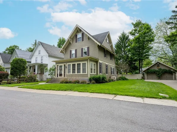 45 Savage Pl, East Aurora, NY 14052
